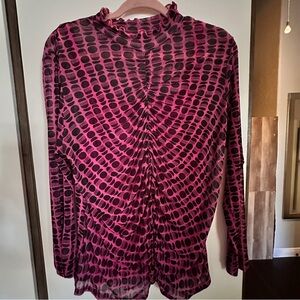 Chic Pink and Black Patterned Blouse